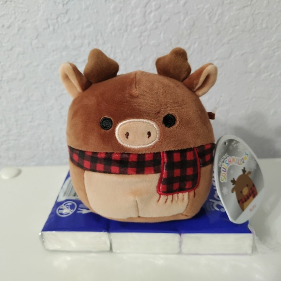 Squishmallow Ruby - Picture 2 of 4